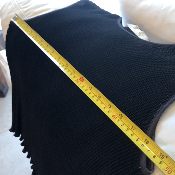 Cache Stunning accordion stretch, piping trimmed, ruffle edged sleeveless blouse - Picture 10 of 10